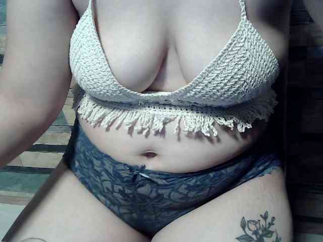 extremelymilkyboobs webcam
