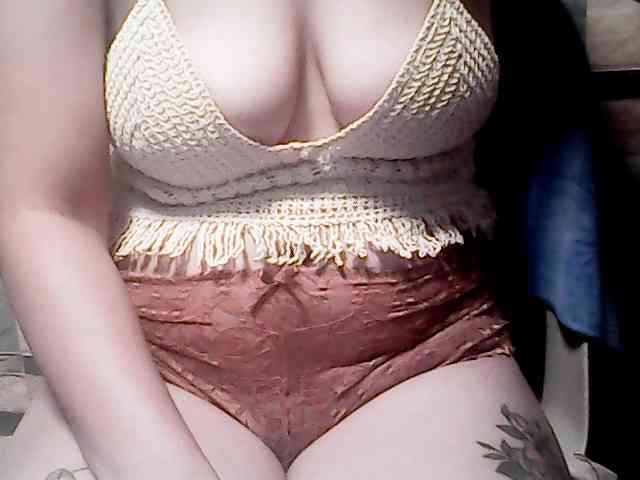 extremelymilkyboobs webcam