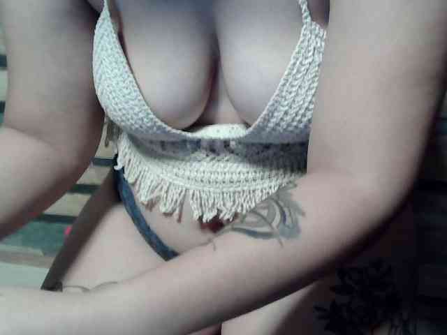 extremelymilkyboobs webcam
