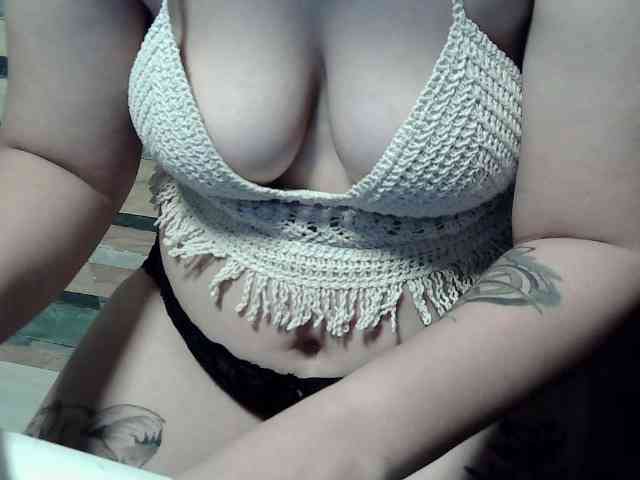 extremelymilkyboobs webcam