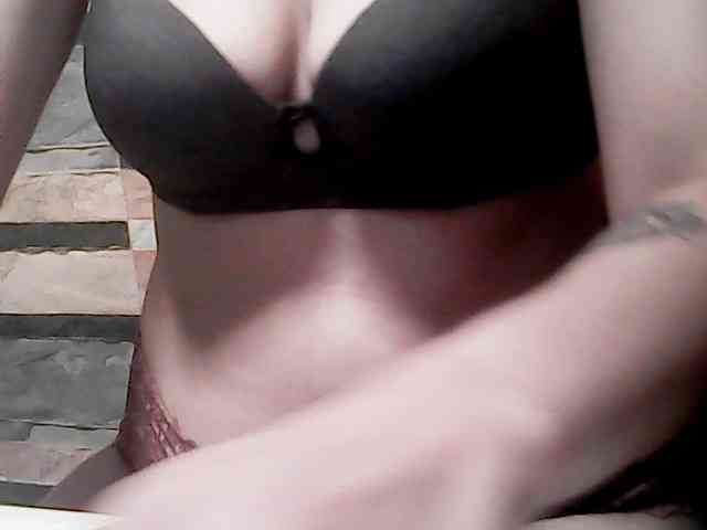 extremelymilkyboobs webcam