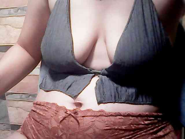 extremelymilkyboobs webcam