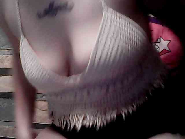 extremelymilkyboobs webcam