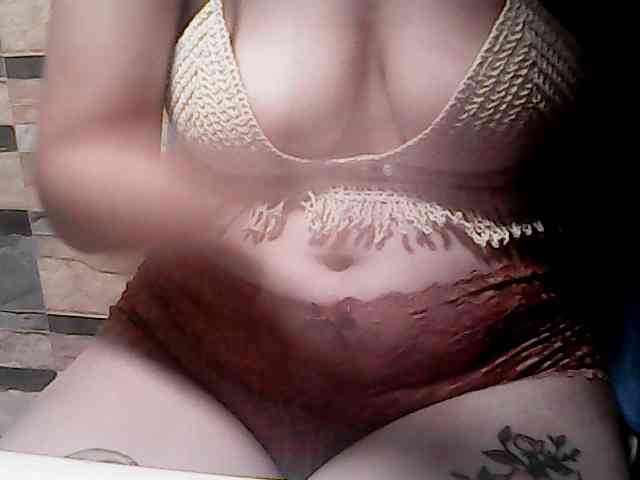extremelymilkyboobs webcam