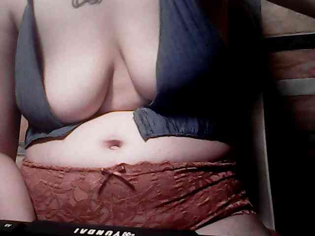 extremelymilkyboobs webcam