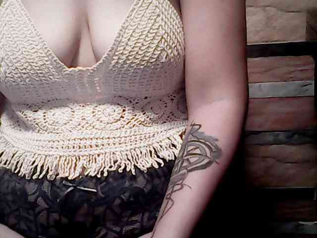 extremelymilkyboobs webcam