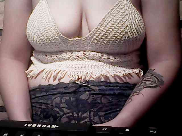 extremelymilkyboobs webcam