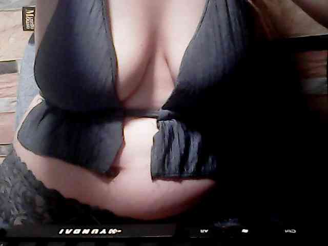 extremelymilkyboobs webcam