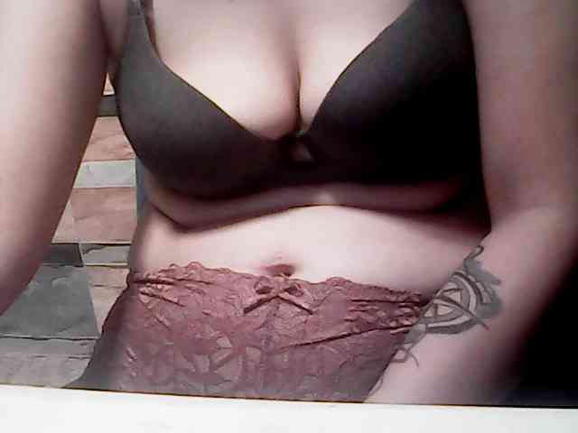 extremelymilkyboobs webcam