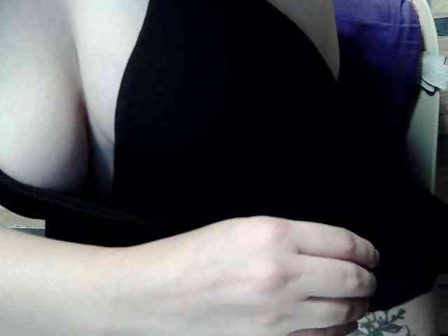 extremelymilkyboobs webcam