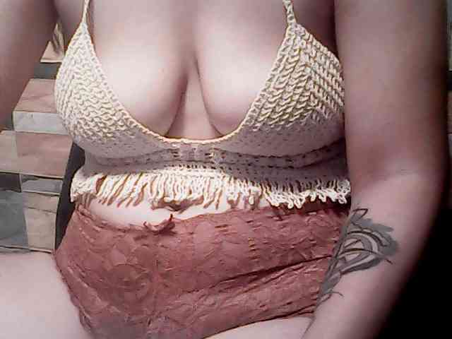 extremelymilkyboobs webcam