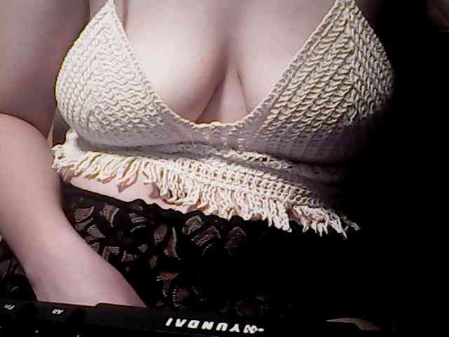 extremelymilkyboobs webcam