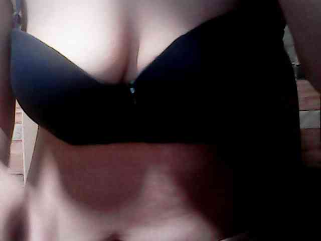 extremelymilkyboobs webcam