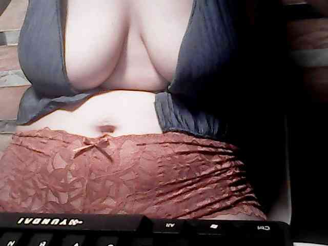 extremelymilkyboobs webcam