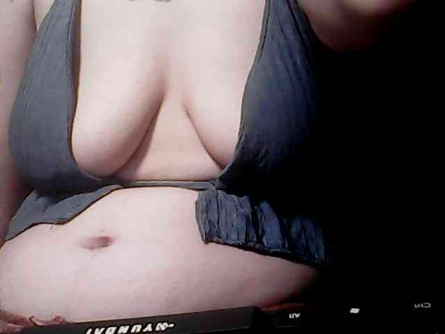extremelymilkyboobs webcam