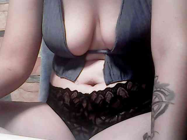 extremelymilkyboobs webcam