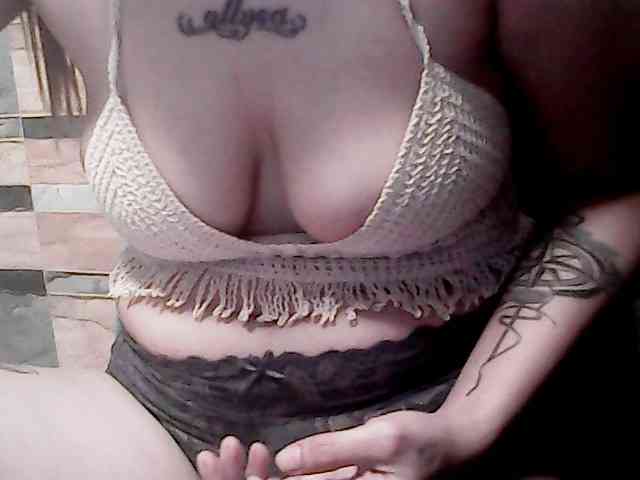extremelymilkyboobs webcam
