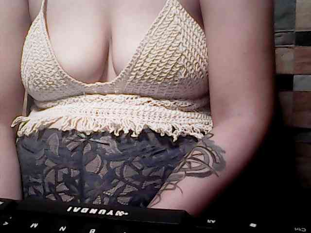 Model: extremelymilkyboobs