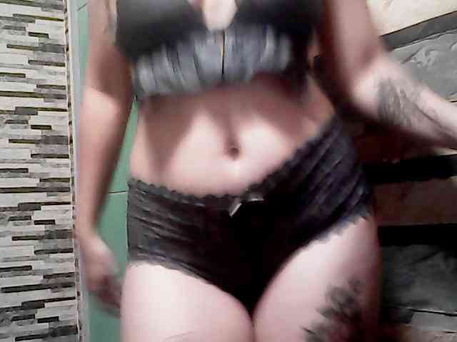 extremelymilkyboobs webcam