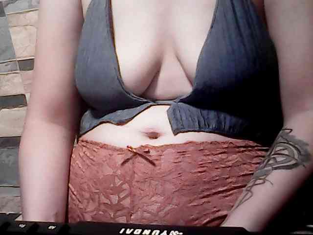 extremelymilkyboobs webcam