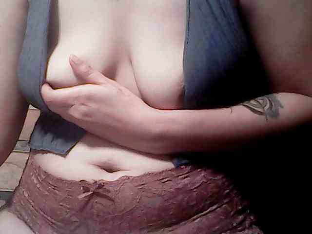 extremelymilkyboobs webcam