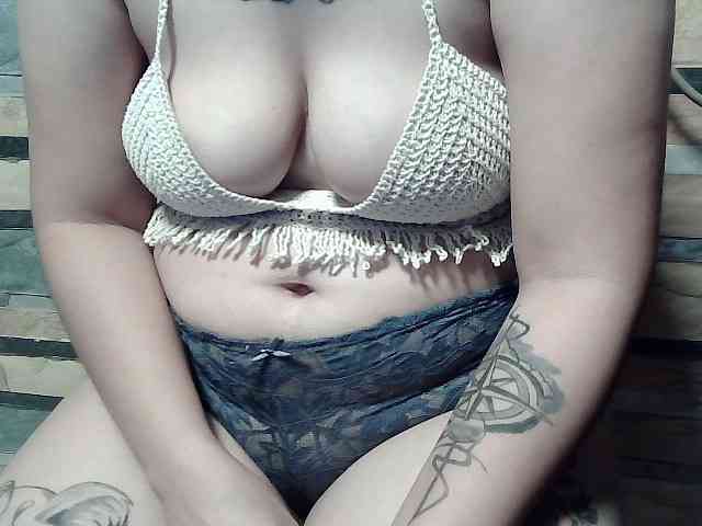 extremelymilkyboobs webcam