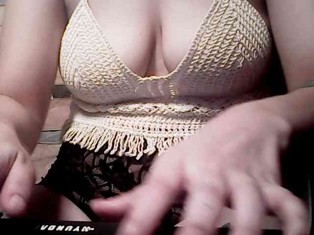 extremelymilkyboobs webcam