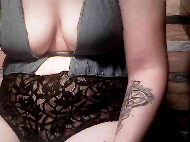 extremelymilkyboobs webcam