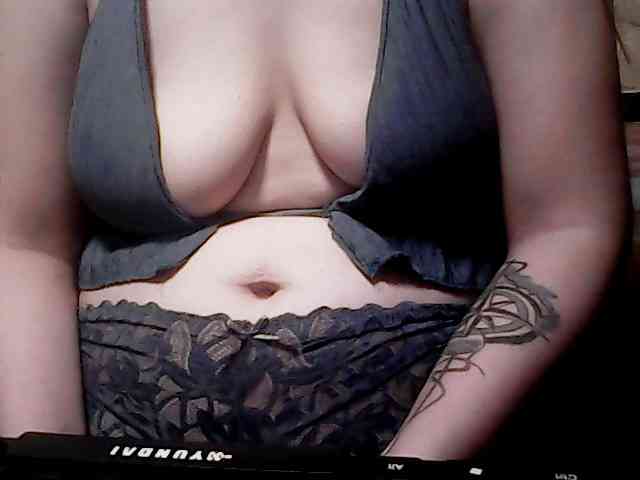 extremelymilkyboobs webcam