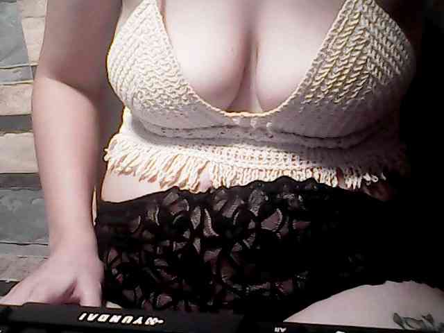 extremelymilkyboobs webcam