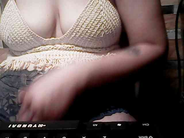 extremelymilkyboobs webcam