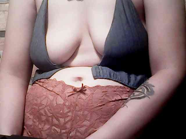 extremelymilkyboobs webcam