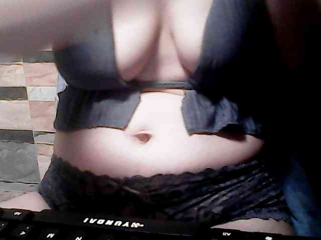 extremelymilkyboobs webcam