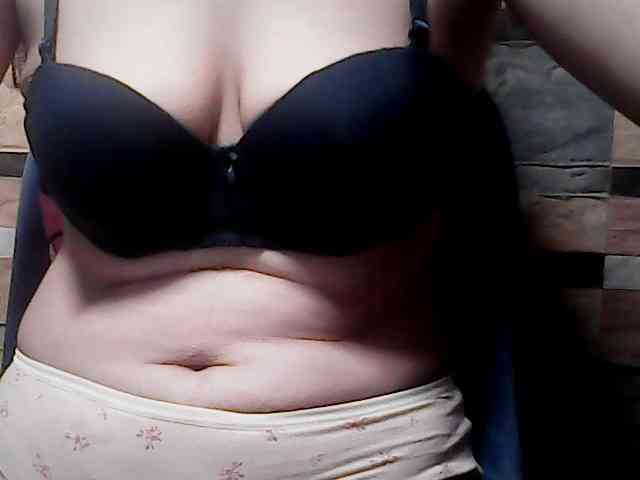 extremelymilkyboobs webcam