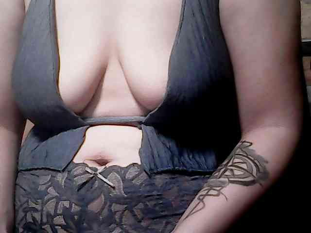 extremelymilkyboobs webcam