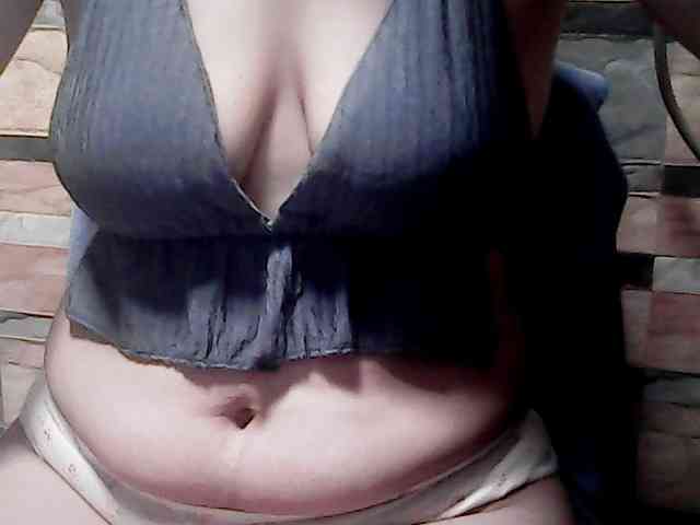 extremelymilkyboobs webcam