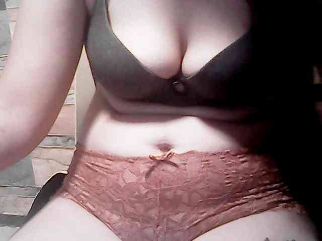 extremelymilkyboobs webcam