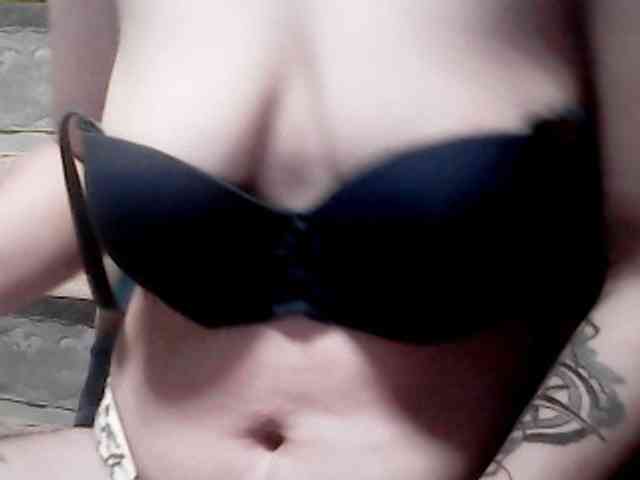 extremelymilkyboobs webcam