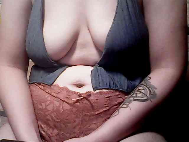 extremelymilkyboobs webcam