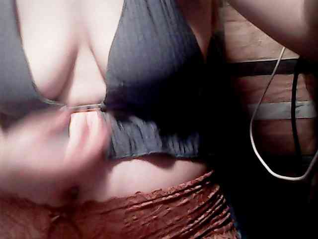 extremelymilkyboobs webcam