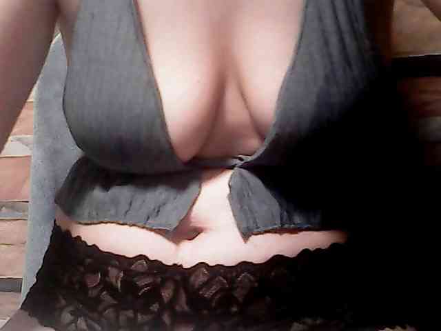 Extremelymilkyboobs's cam show statistics and live stream