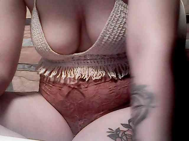 extremelymilkyboobs webcam
