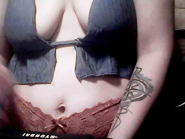 extremelymilkyboobs webcam