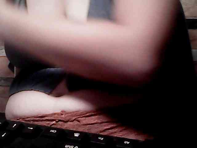 extremelymilkyboobs webcam