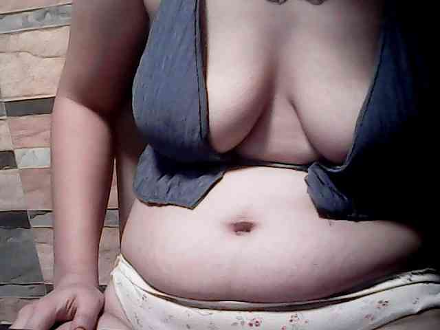 extremelymilkyboobs webcam