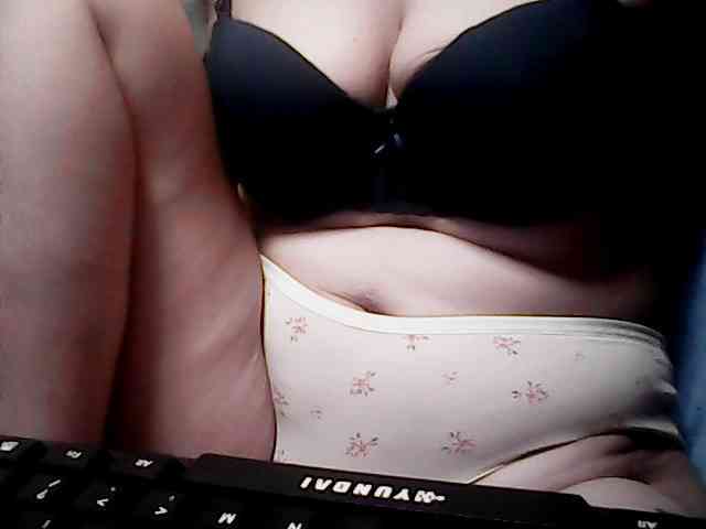 extremelymilkyboobs webcam