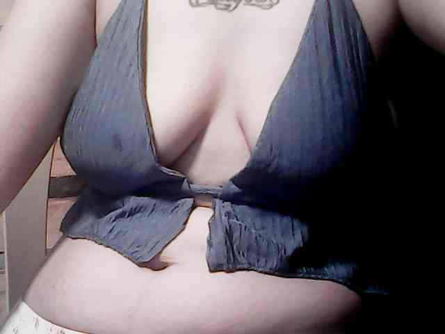 extremelymilkyboobs webcam