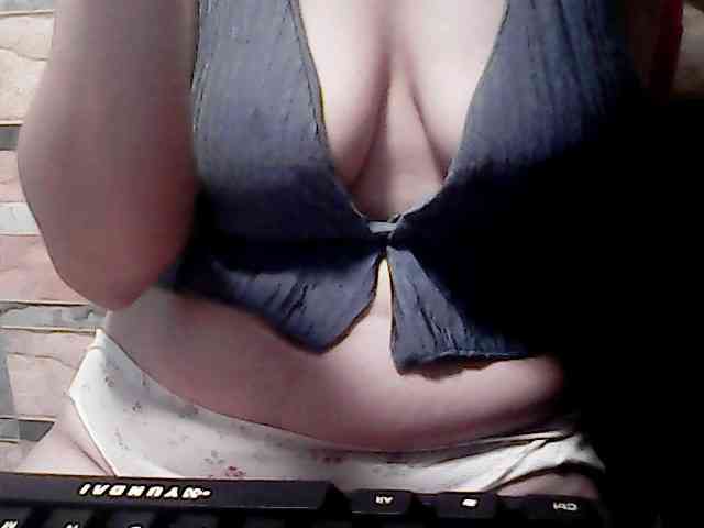 extremelymilkyboobs webcam