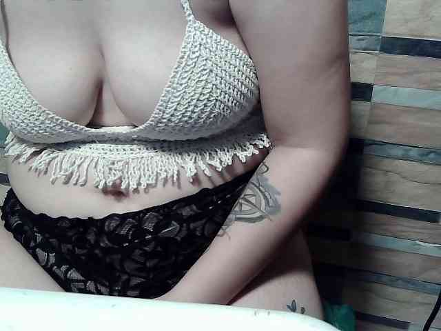 Model: extremelymilkyboobs