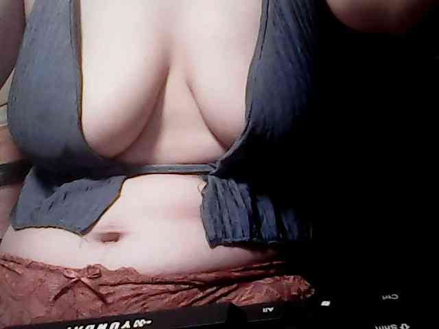 extremelymilkyboobs webcam